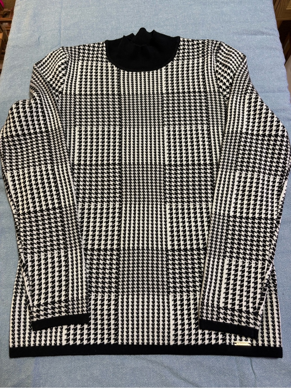Tahari Black & White Houndstooth Mock Neck Sweater Size S